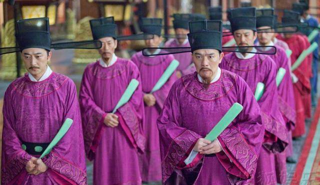 中国官场实行跪拜之礼究竟是从何时开始