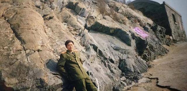 江苏夫妻驻守黄海孤岛32年,黑夜里喝酒壮胆,无电无淡水年薪5千_王继才