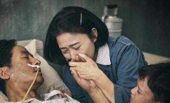 1966年2月,《人民日报》头版头条刊发了长篇通讯《县委书记的榜样