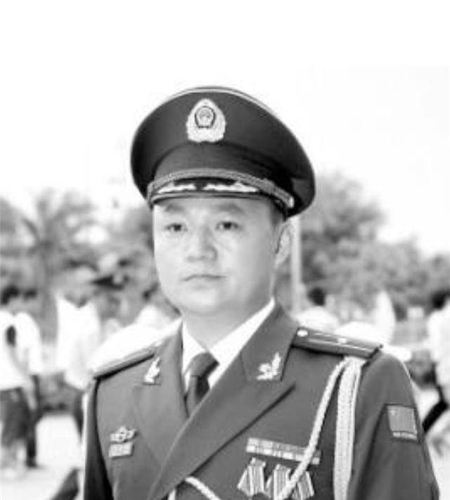 原创英雄吴海军为保护200位乘客用身躯拦截违规轿车牺牲时20岁