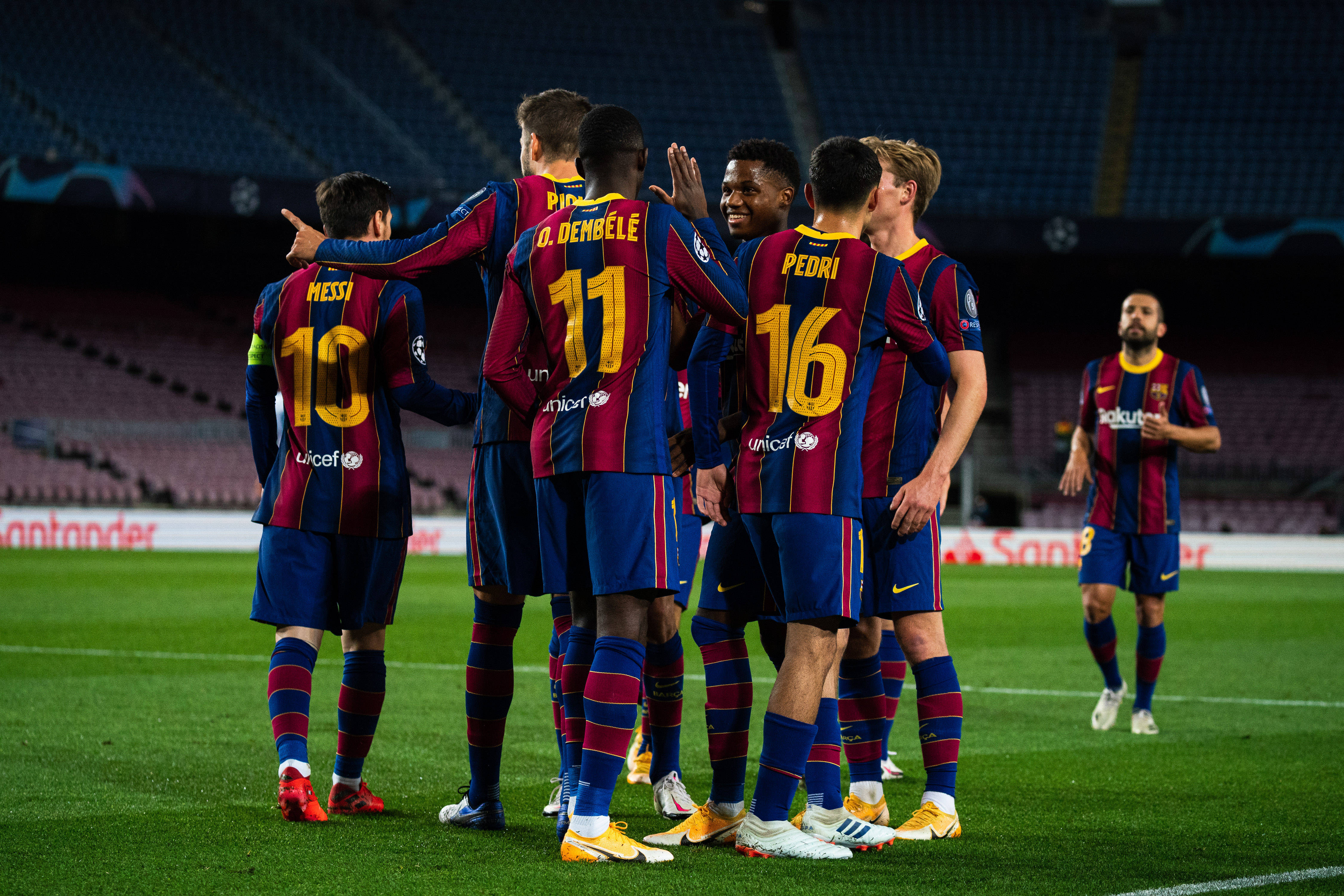 巅峰对决巴黎圣日耳曼vs巴塞罗那谁将问鼎欧冠荣耀