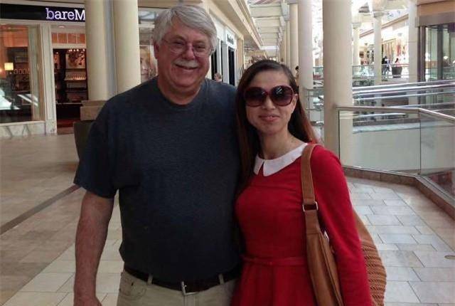 尤其是李燕在生活上的坚强和在工作上的努力,更是都被罗恩一一看在了