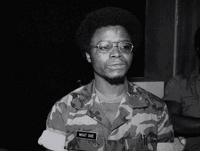 原创非洲暴君多伊生时杀人随性死前被砍十指惨遭宫刑死后被分食