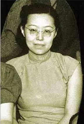 为一块霞帔,她痴等初恋55年;闺蜜临终前:抱歉,我耽误你们一生_张茂渊