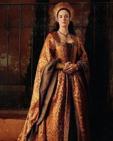 原创17岁的公主嫁给王子却被丈夫父亲儿子轮番囚禁最终成疯女