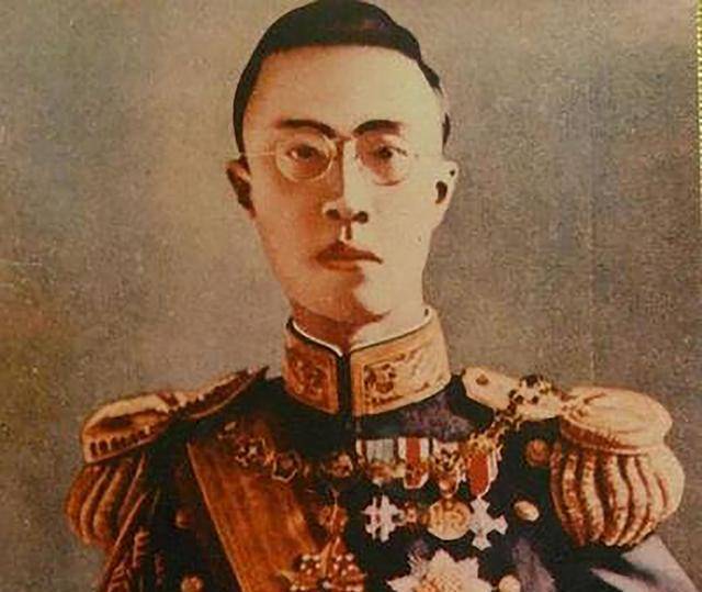 中国最后一位皇后婉容:长期吸食鸦片,与侍卫通奸,死时脏臭不堪_溥仪