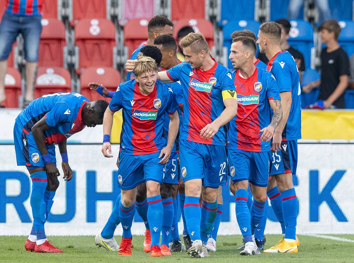 皮尔森目前全队身价3200万欧左右,捷甲争冠水准.