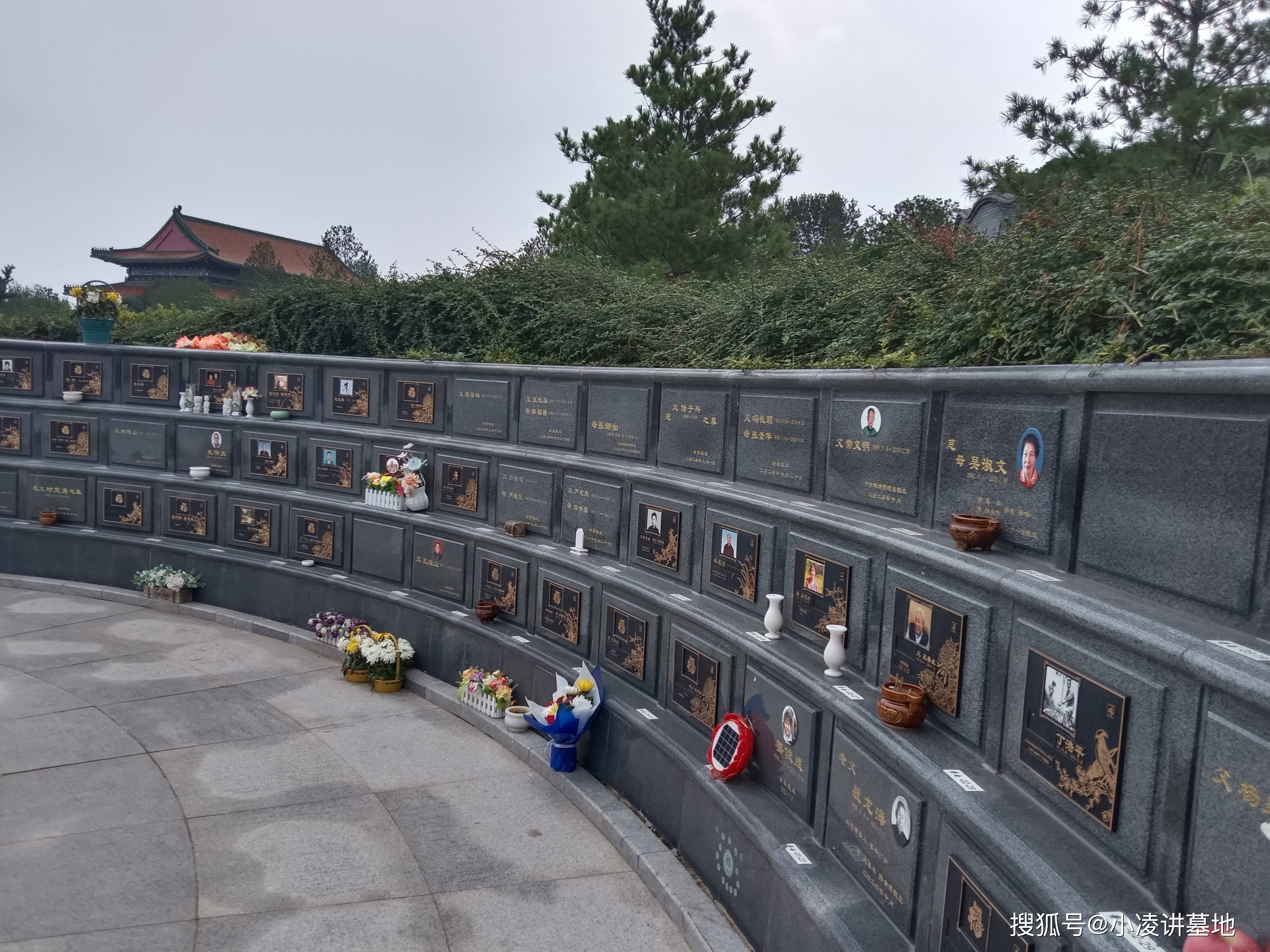 北京天寿陵园壁葬石壁上的永恒纪念