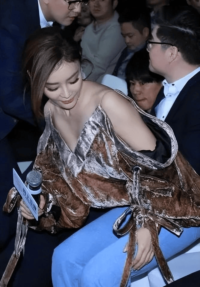 "靠健身照卖弄性感"的她,被嘲无戏可拍,赵丽颖曾给她做配_袁姗姗_于正