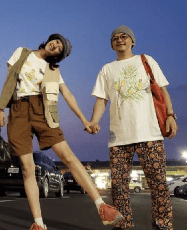 的黄子佼相差19岁,平面模特出身的她,曾是林俊杰《爱笑的眼睛》mv女主