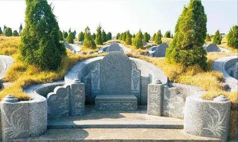 了汉族的土葬方式,从现在挖掘出的宋代下长相,李佳航墓地的墓志铭说