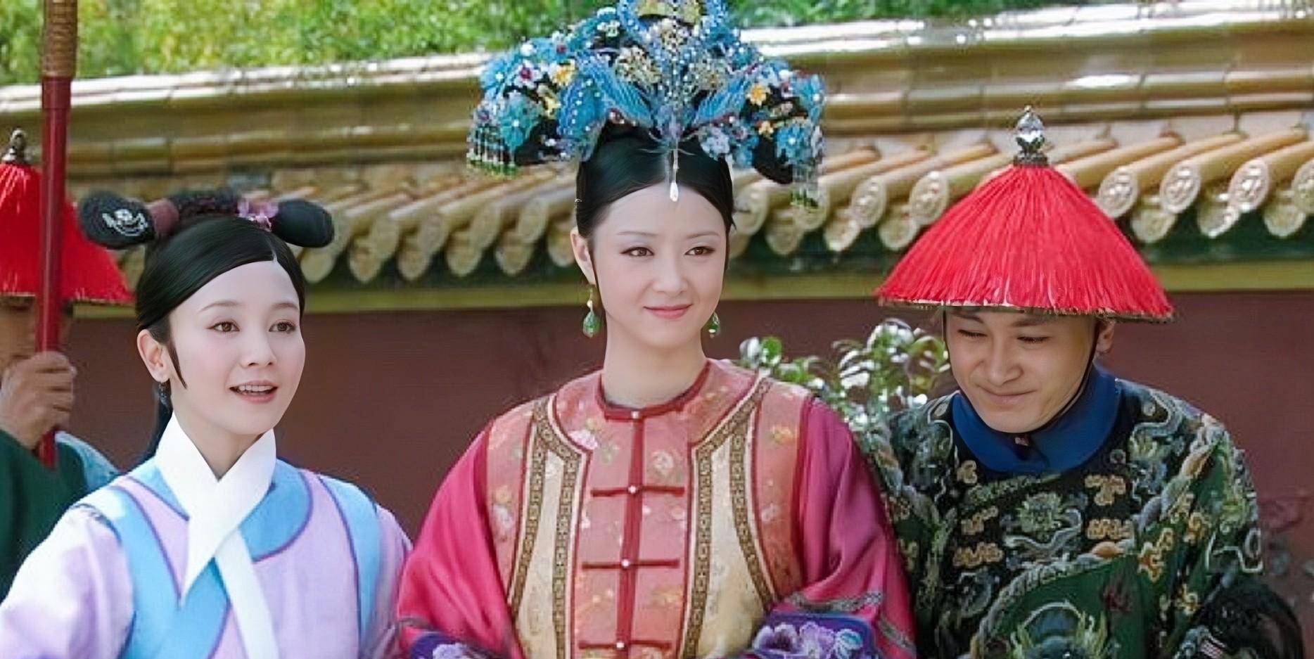 玉娆在成为福晋后戴上了点翠头饰;浣碧深得甄嬛宠爱,戴着甄嬛送的点翠