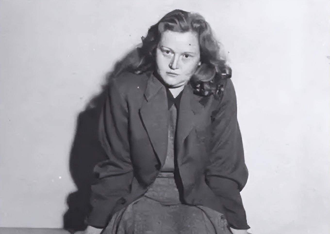 原创纳粹疯狂女魔头伊思尔她特殊的收藏癖好让男囚犯们害怕不已