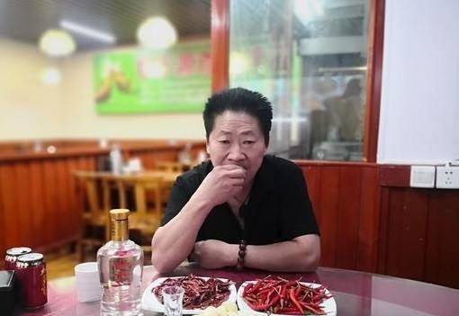 原创辣王李永志靠吃辣圈粉1200万得胃病后被资本抛弃现状如何