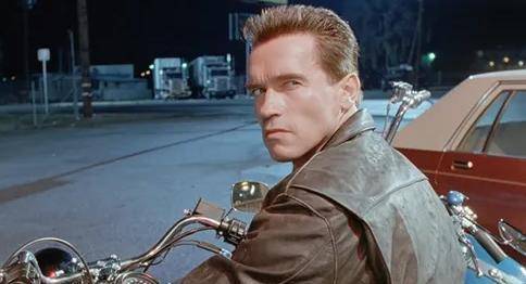 风流影星施瓦辛格曾在妻子怀孕时和家中女佣偷情意外得私生子