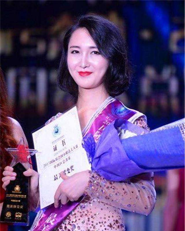 原创从刘霆变刘婷05年背母上学感动全国变性后现在怎样了