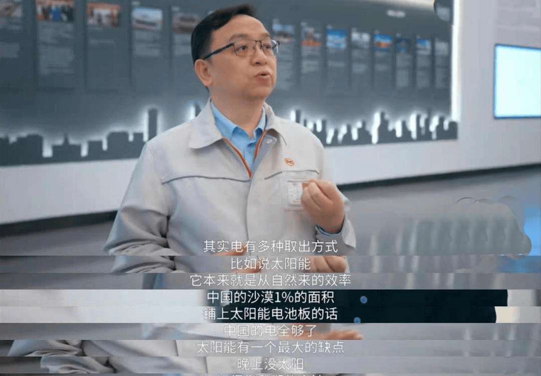 比亚迪总裁王传福冒雨走访县乡市场,网友:低调的不像个老总