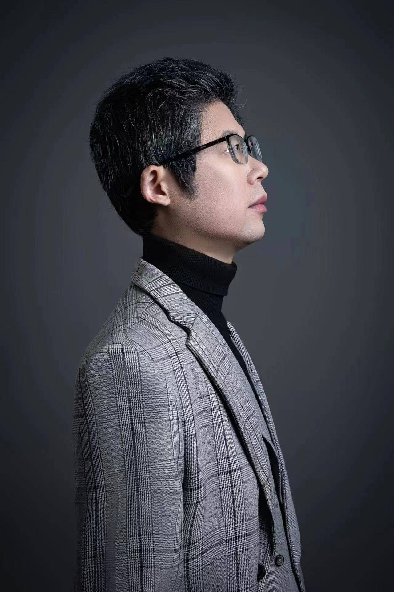 国学大师秦万峰受邀时尚杂志专访 畅聊心路历程与人生_风水_中国_国际