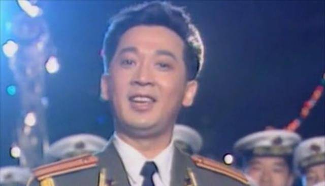 最终获得了留在军政歌舞团工作的机会,年轻的郁钧剑准备在北京开始