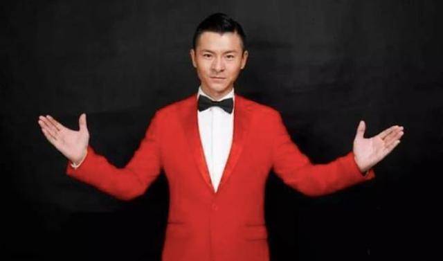 原创山寨版刘德华靠模仿签约央视排场大过正牌出场费吓人