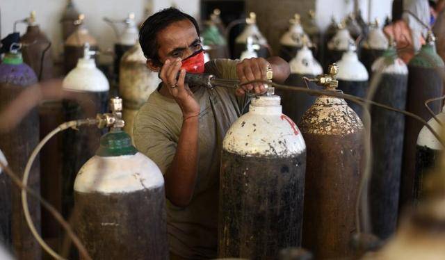 原创1993年14岁少年染毒六旬伯伯勇闯金三角11年送出900多份情报