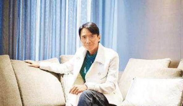 于是,他和胡济舒北上大陆一起密谋偷运800公斤炸药.