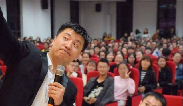 原创曾经爆火的考研名师张雪峰现在为何杳无音信人要管好自己的嘴