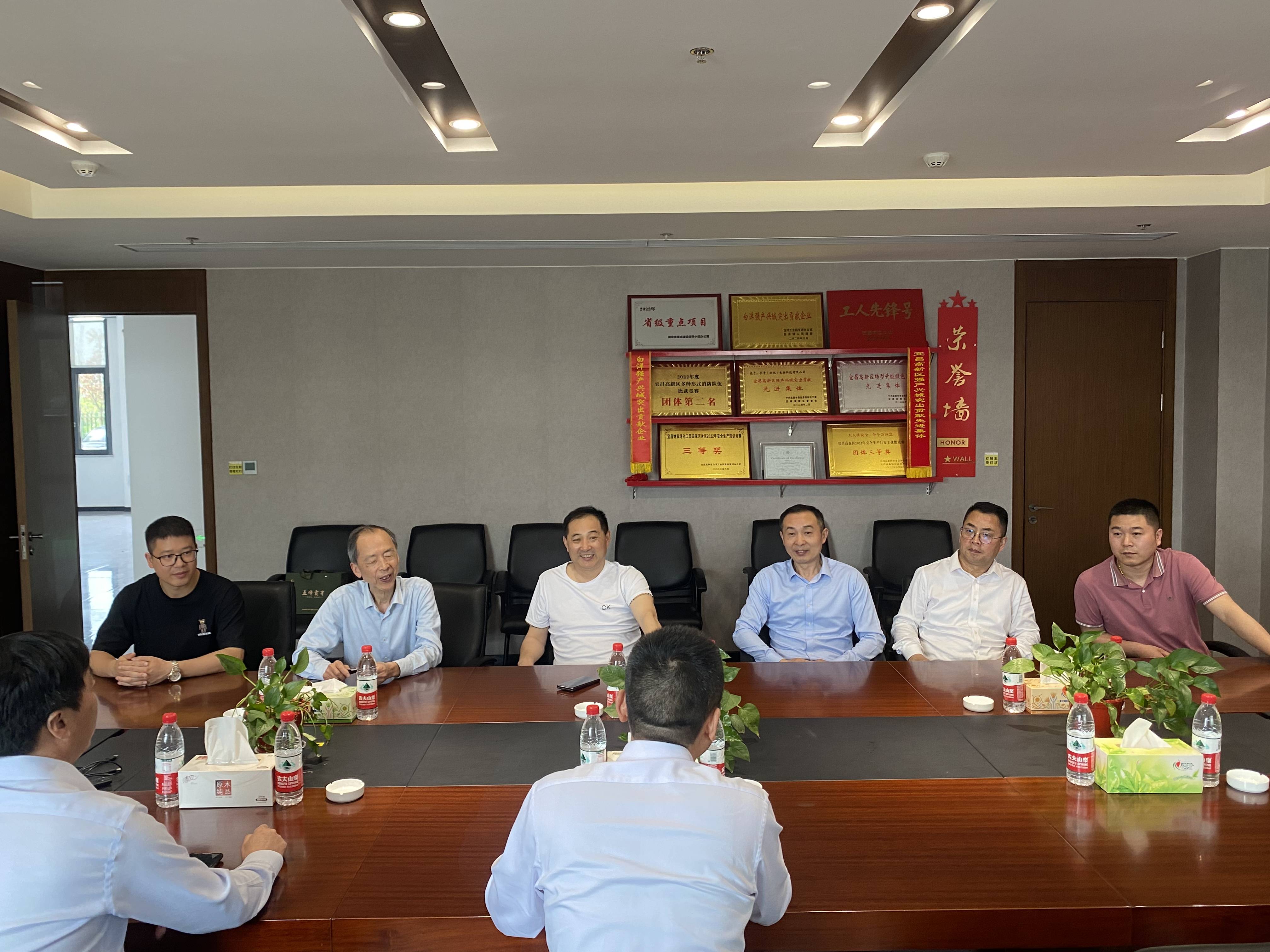 宜昌市江苏商会会长徐凤阳率领班子成员走访会员企业