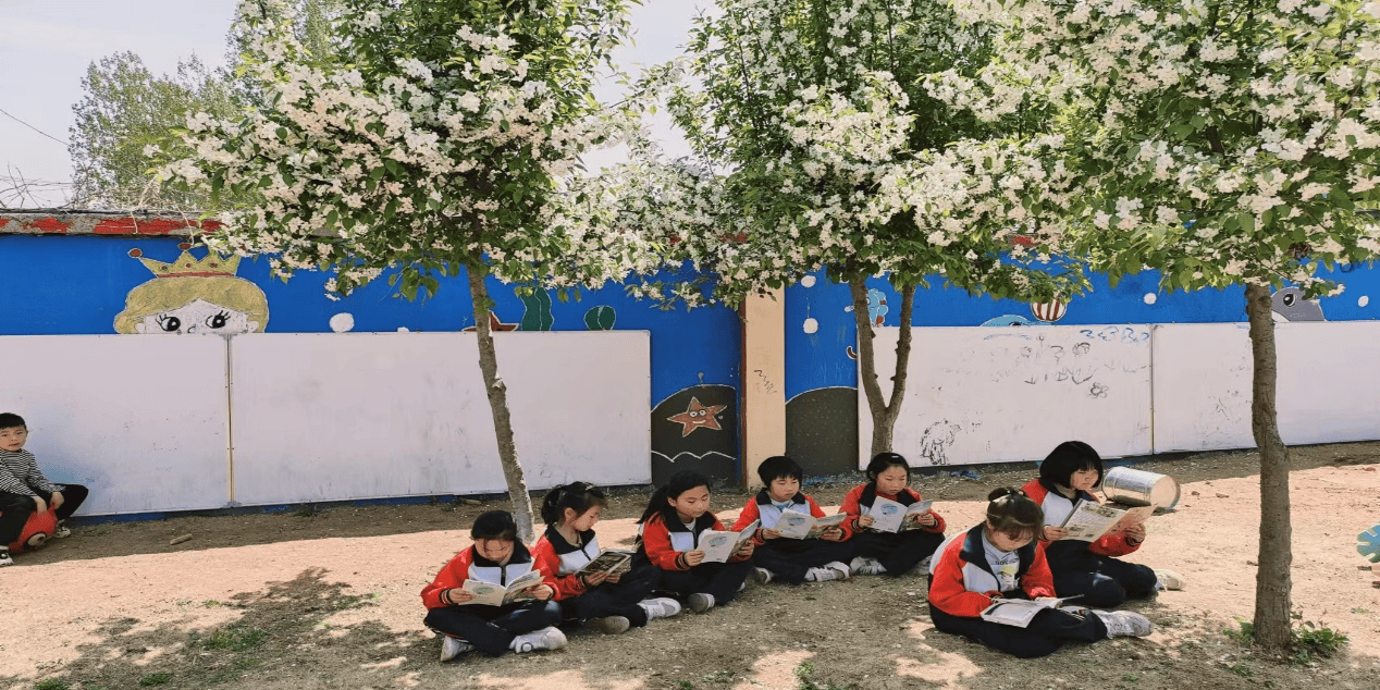 沂水县圈里乡高庄小学开展谷雨时节读书活动