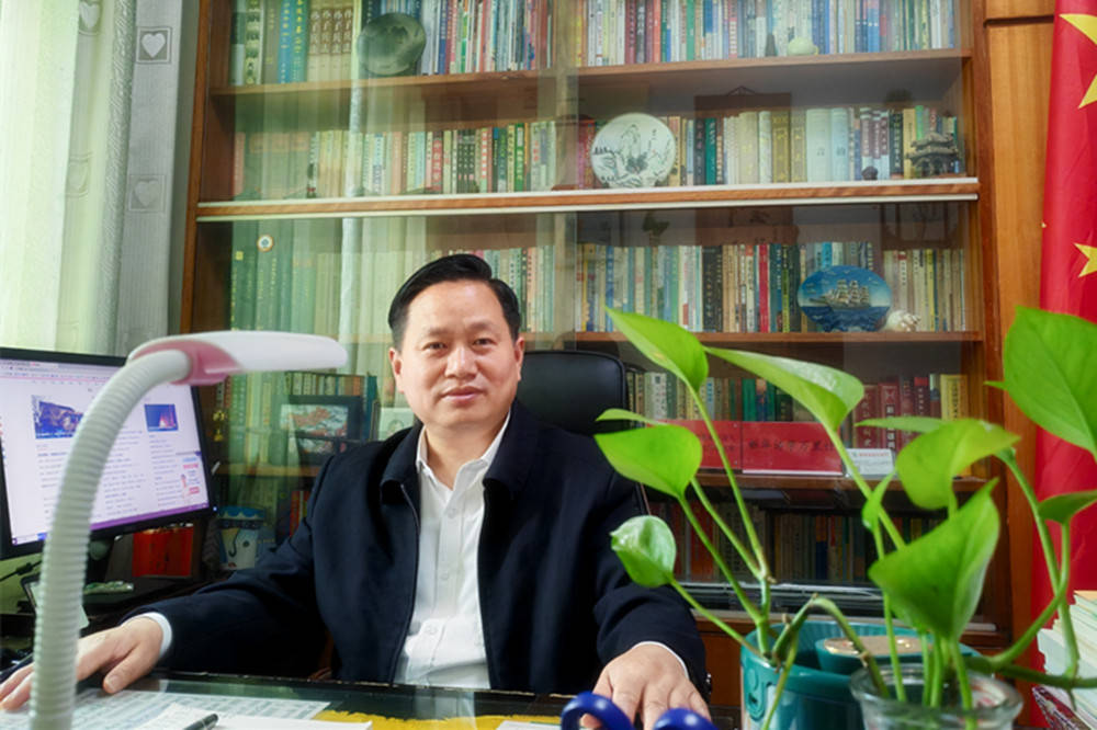 新华诗学创立者月会(朱阅会)新华诗学创立者月会简介:姓名,朱阅会