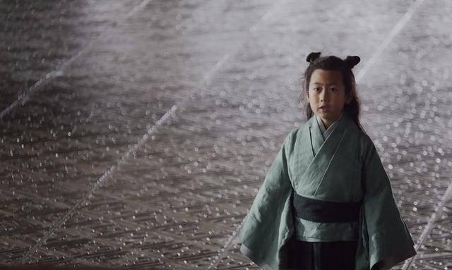 姬昊见孩子不一般,开口就要300金的束修,没想到来人却同意了,因为对于