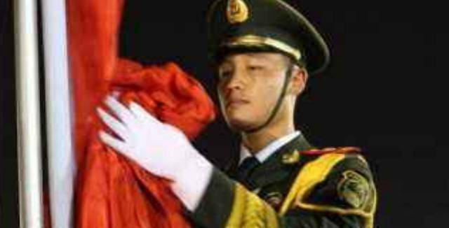 原创6200次升旗0失误的他被立为二等功退伍后拒绝百万年薪