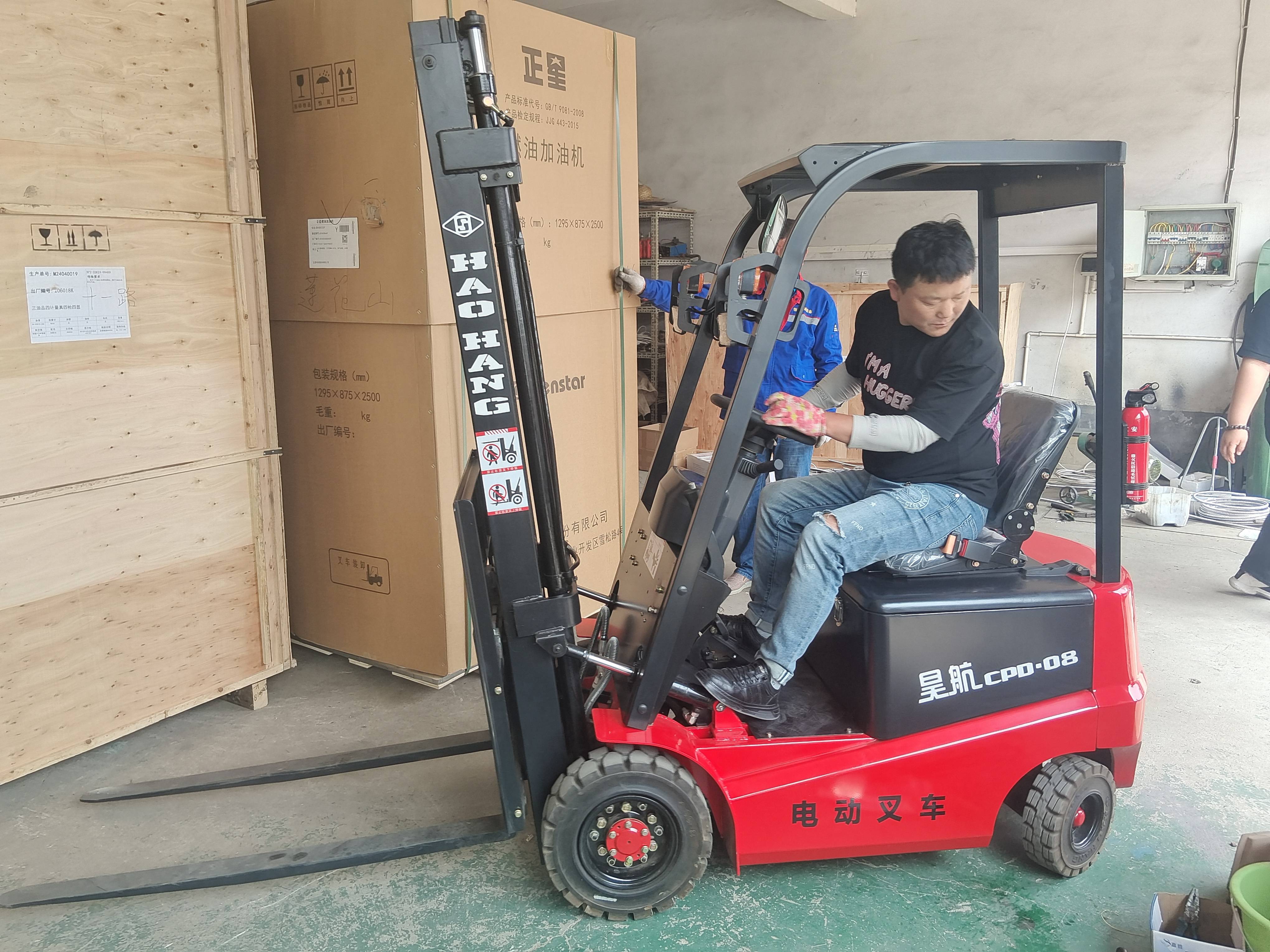 全电动小型叉车0.8吨价格(昊航新能源叉车)