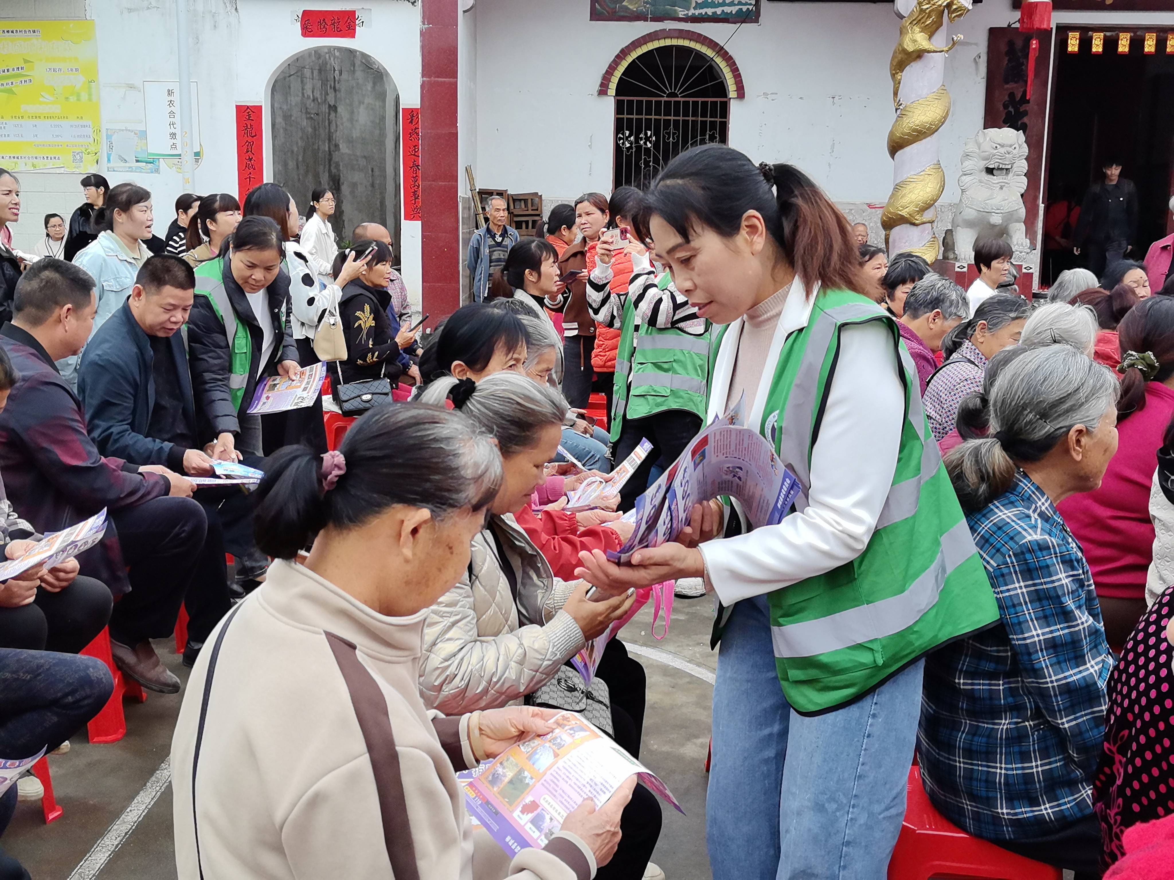 柳城县东泉镇:壮乡三月三 唱响禁毒曲