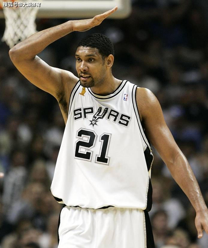 大卫罗伯逊在马刺队史地位如何?不如邓肯,比肩帕克,吉诺比利