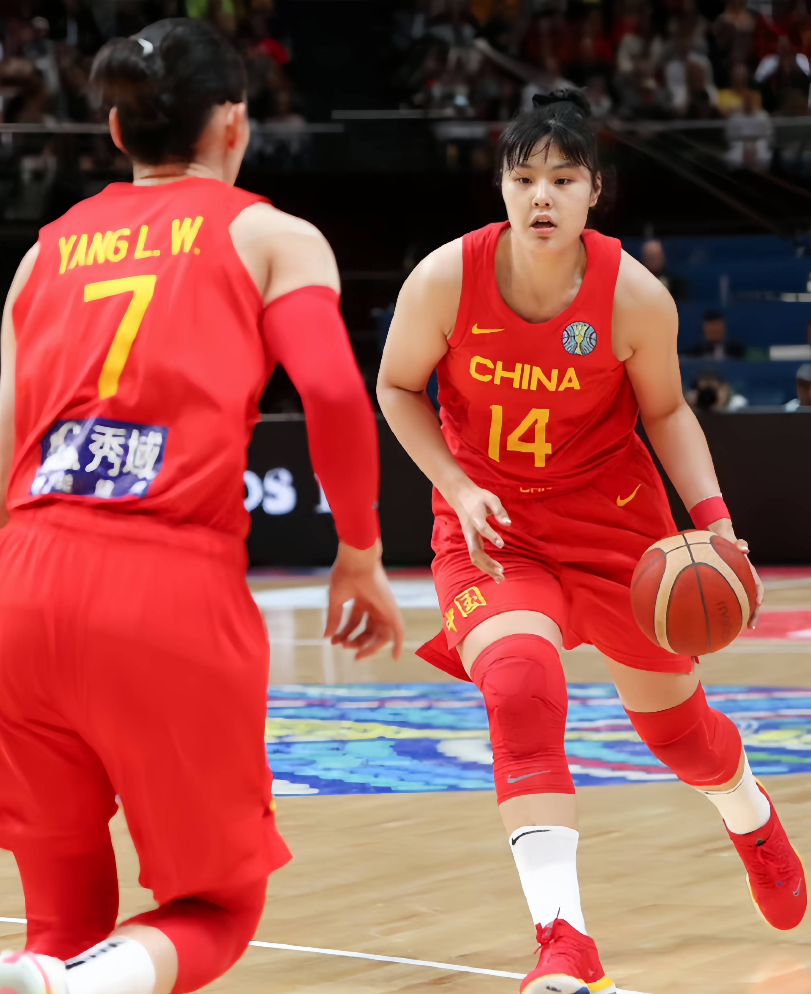 中国女篮奥运会17人出炉!李月汝领衔,2大老将回归,5名