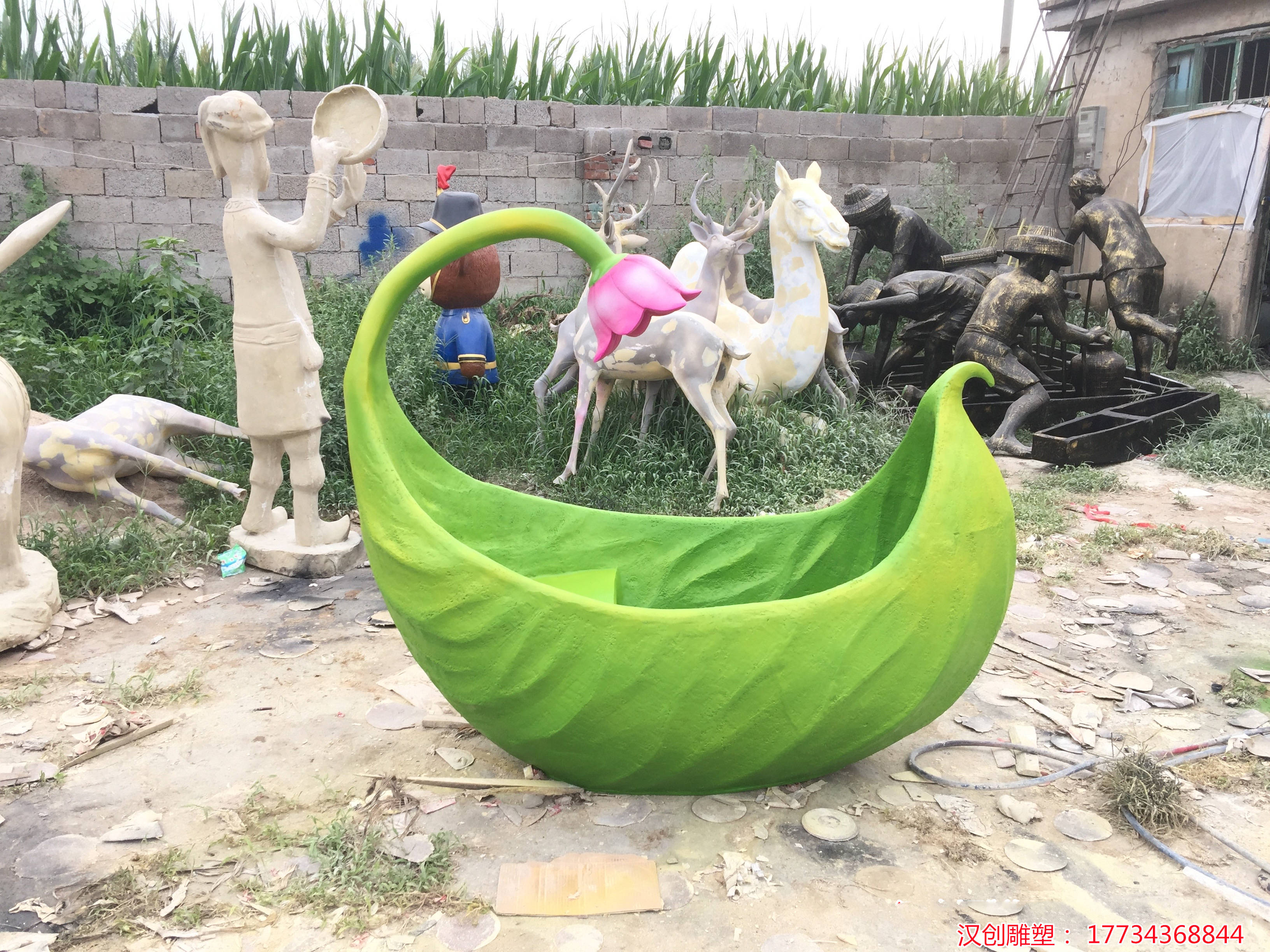 玻璃钢荷花船雕塑 仿真植物造型装饰景观小品