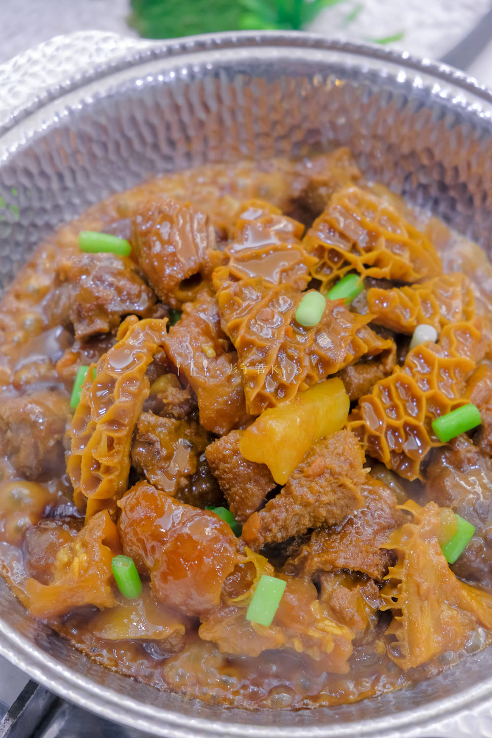 地道闽菜泉州侨乡焖牛杂,大块大块的金钱肚牛筋等都十分入味好吃富含