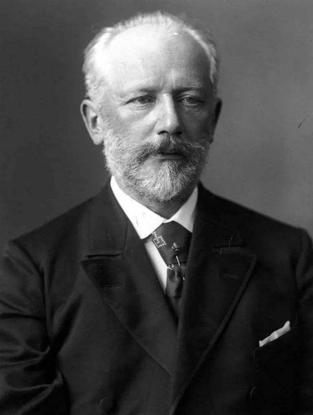 在俄罗斯,最常见的姓氏是"斯基"和"夫",他们是什么意思?