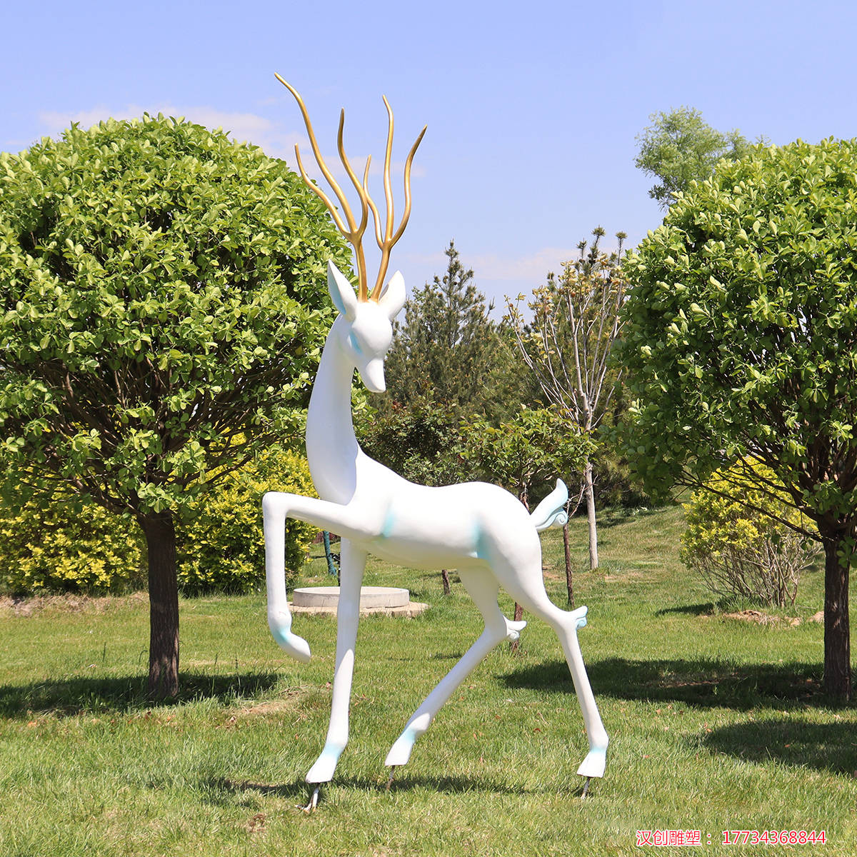 玻璃钢动物吉祥鹿雕塑 景观美陈小品草坪摆件