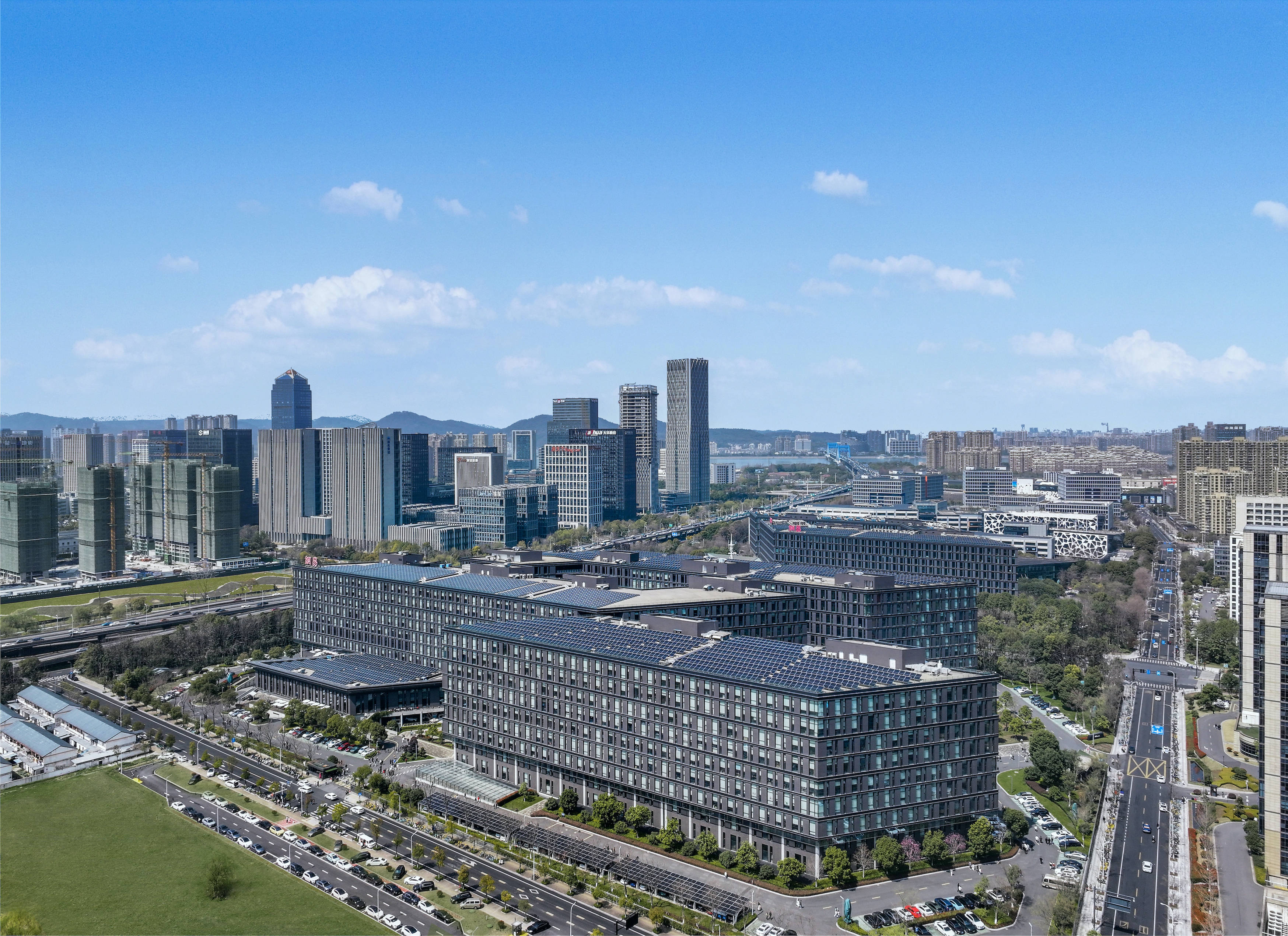 阿里巴巴实拍图一条滨康路与西兴路在此交汇一个"滨康金点","杭州硅谷