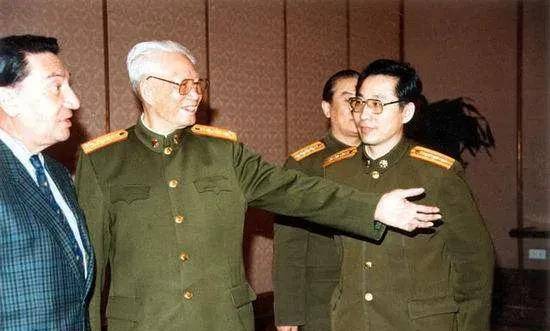 1992年,张震卸任国防大学校长,继任者是谁?二野出身的一代名将