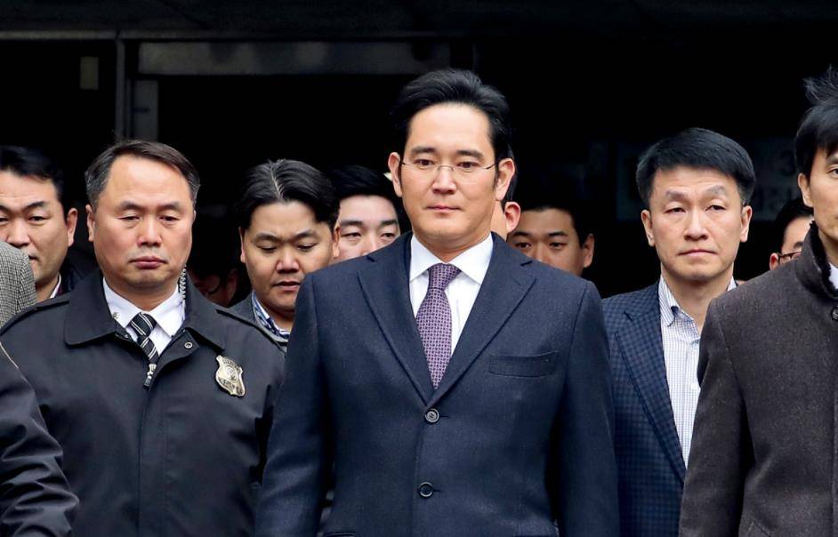 大女儿离婚,小女儿自杀,独生子入狱,富婆也不快乐_李富真_李在镕