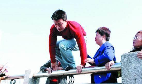 28岁孟祥斌为救轻生女子而牺牲,感动金华人,其妻女后来怎么样了