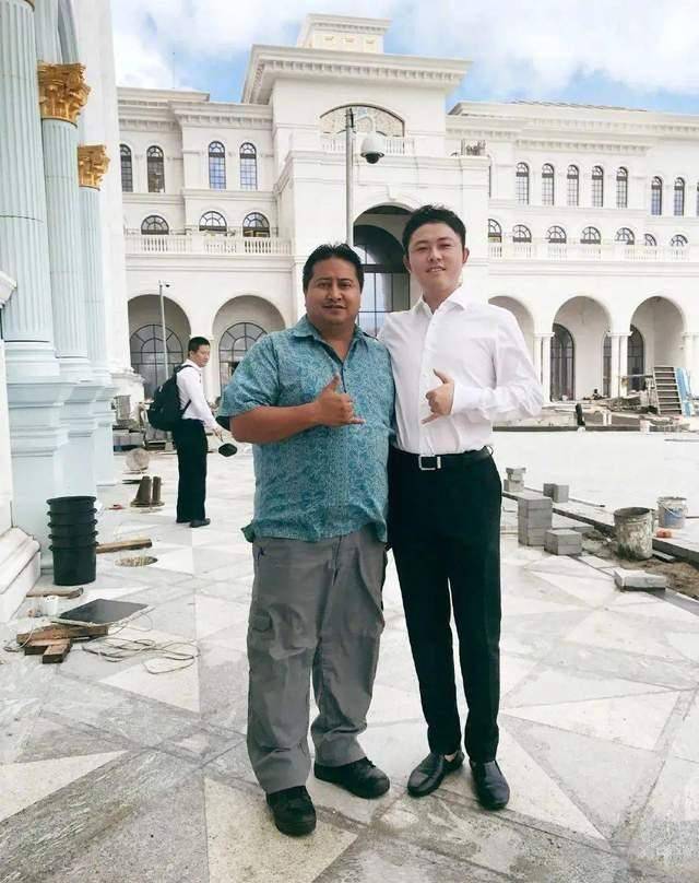 刘立荣的老乡跟纪晓波是老熟人,在塞班岛买下了一大片土地,也是纪晓波