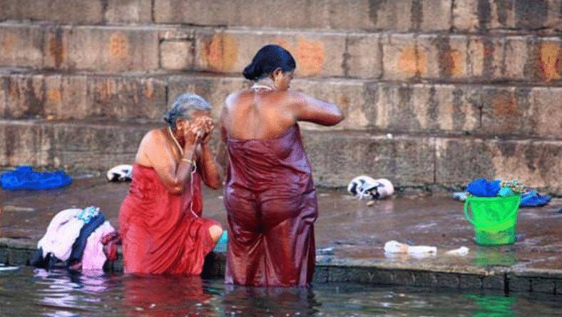 印度恒河"脏乱差",为何他们照样边洗澡边喝水,不去想着治理?