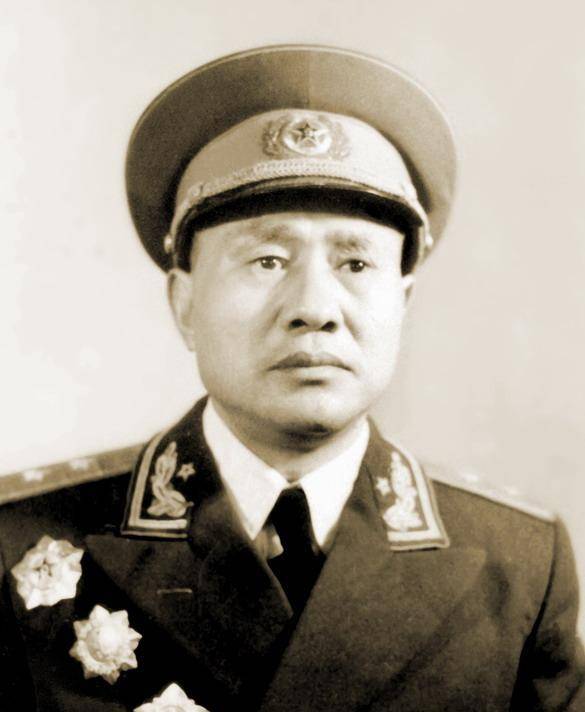 他是副司令,胡奇才任司令,1955年授上将,而司令是中将