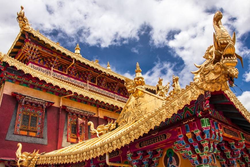 探秘云南:金牌导游推荐的必游十大名胜古迹,旅行社品质保证