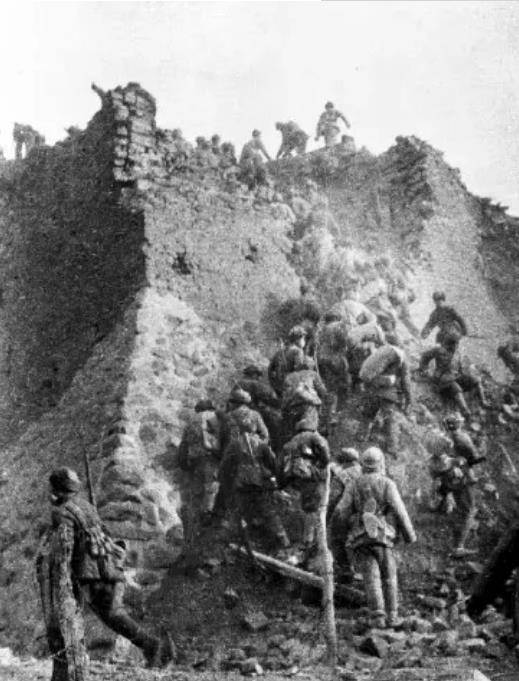 1978年黄济人在父亲追悼会上,偶遇舅父邱行湘:我想写你们的故事