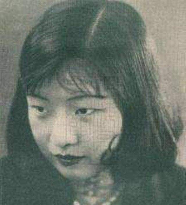 一天,谢和庚去到了王莹的休息室,准备告知其演出安排,等到了才发现